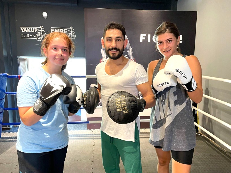 KADINLAR DÖVÜŞ SPORLARINDA  ERKEKLERDEN DAHA DİSİPLİNLİ