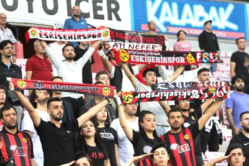 YALNIZ BIRAKMADILAR