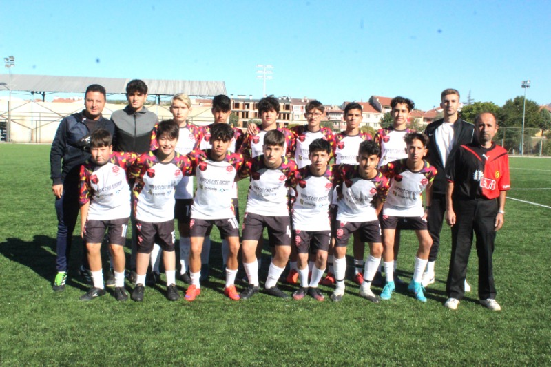 U16LAR ÇEKİŞMELİ GEÇİYOR