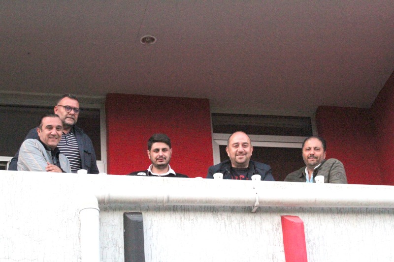 BERABER İZLEDİLER