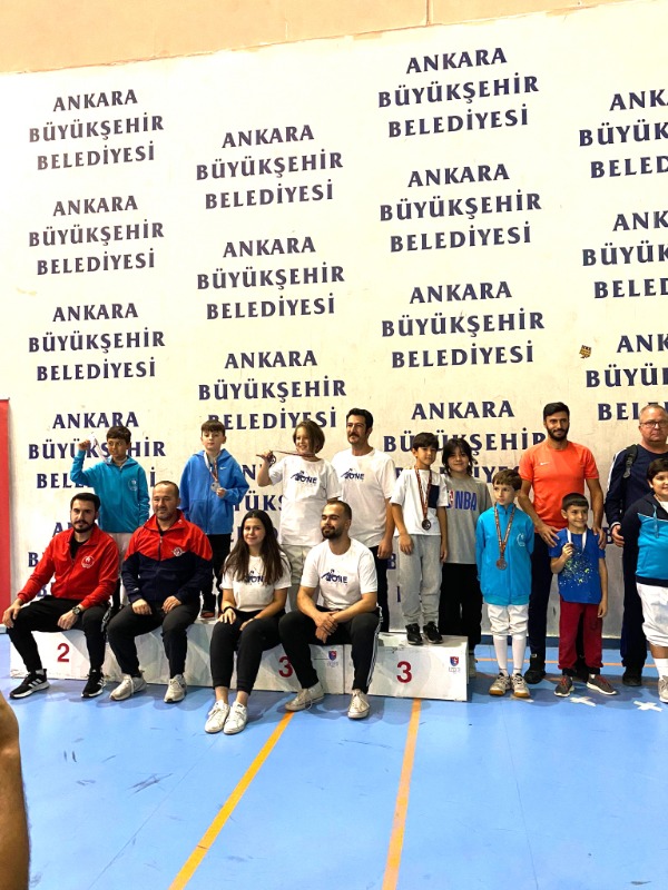 ESKRİMDE BAŞARI GURURU