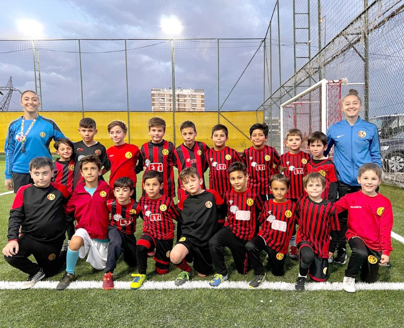 KADIN ELİYLE YENİ ÇİÇEKLER AÇACAK
