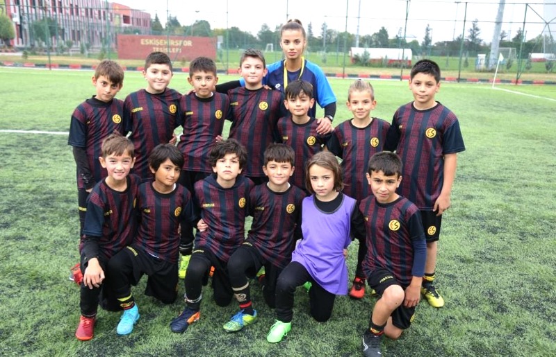 FABRİKA DURMUYOR