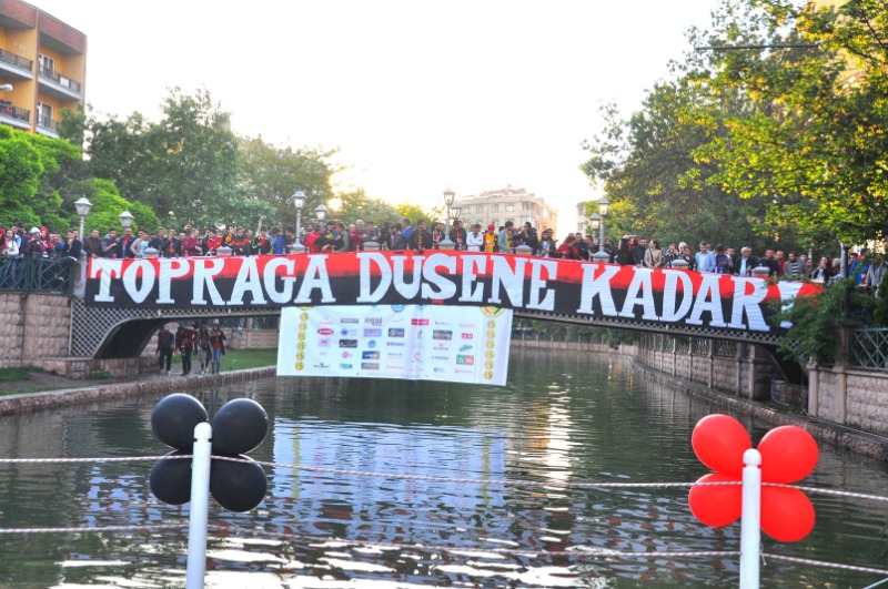 TOPRAĞA DÜŞENE KADAR  YILLAR SONRA