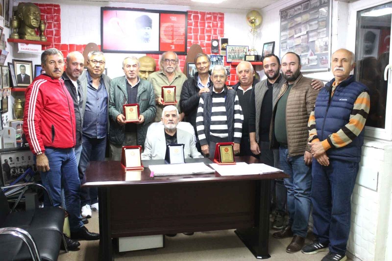 ADANIRSPORDAN VEFA  ÖRNEĞİ PLAKET VERİLDİ