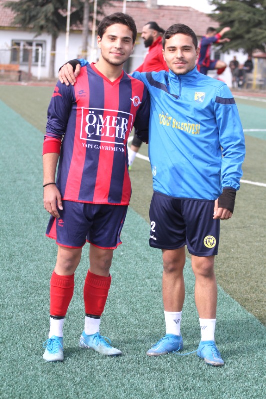 İKİZLER RAKİP OLDU