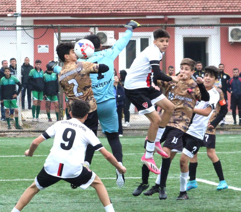 MÜTHİŞ ÇEKİŞME VAR
