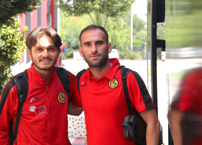 ES-ES YOLA ÇIKIYOR