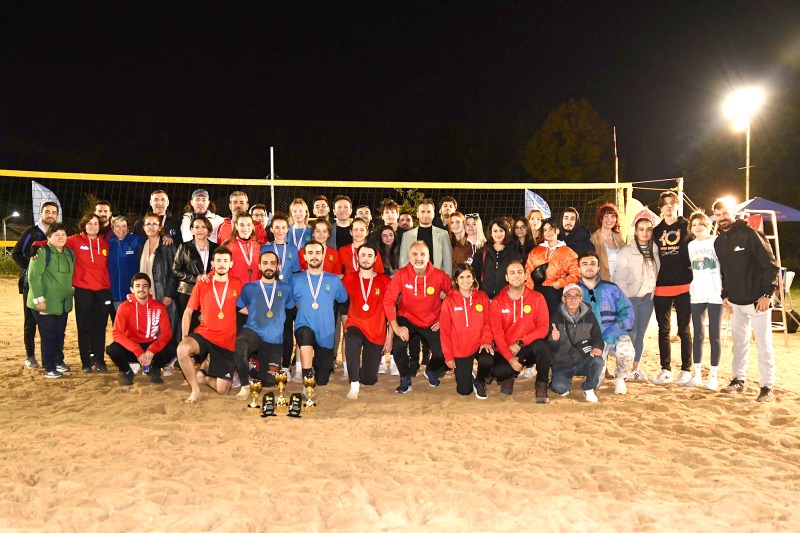 PLAJ VOLEYBOLUNDA ŞAMPİYON ZEPLİN TAKIMI OLDU