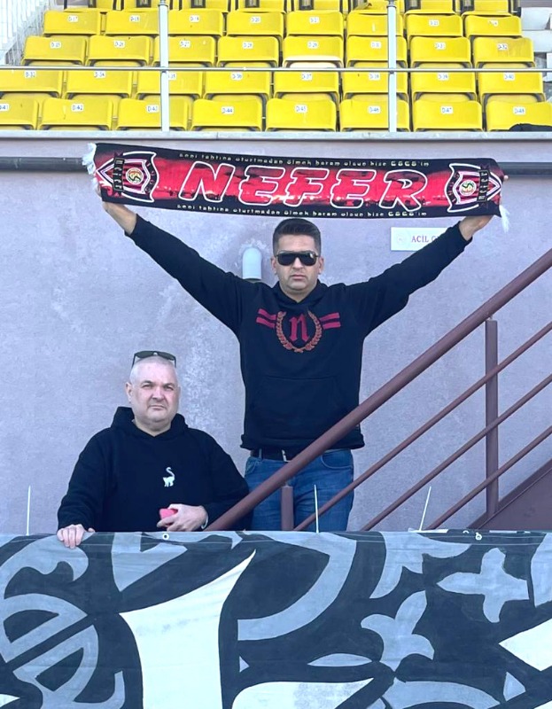YİNE MESAFE  TANIMADILAR