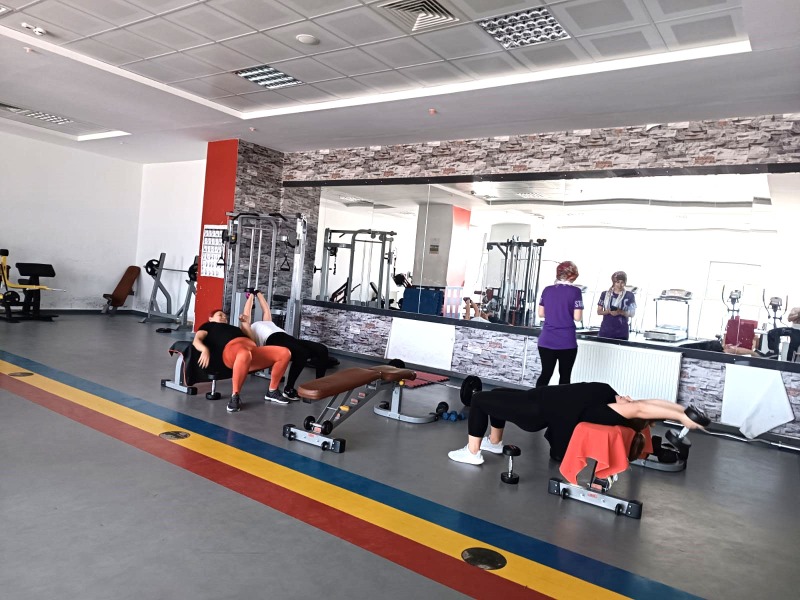 FİTNESS İLE ZİNDE KALIYORLAR