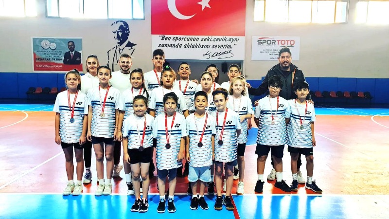 BADMİNTOCULAR KAPIŞTI