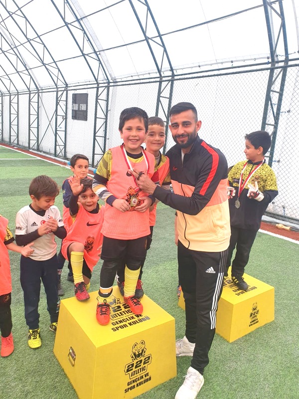 KAYRA DİKKAT ÇEKTİ