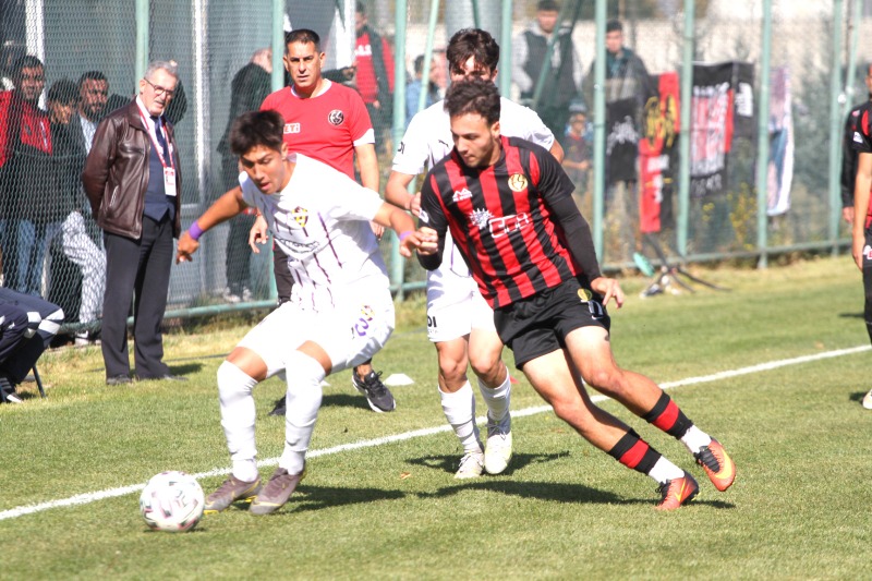 GENÇ ŞİMŞEKLER 1 PUANA RAZI OLDU