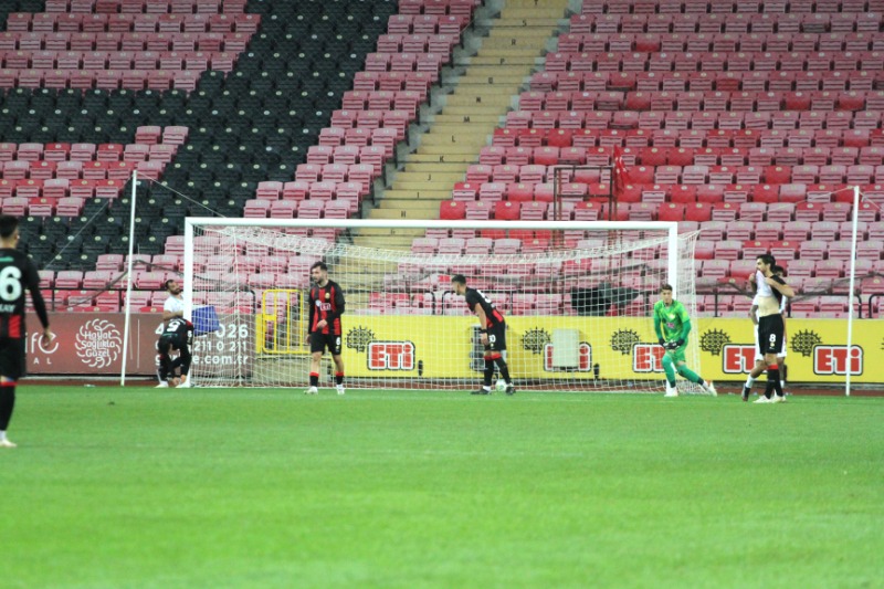 3.LİGİN EN ÇOK GOL YİYEN TAKIMIYIZ