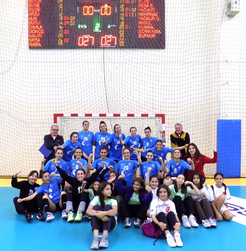 ESKİŞEHİR HENTBOL LİDER ÖNÜNDE
