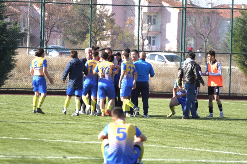 GERGİN BİTEN MAÇTA PUANLAR PAYLAŞILDI(1-1)