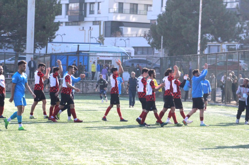 1.AMATÖRDE YARIŞ TEKRAR ALEVLENDİ