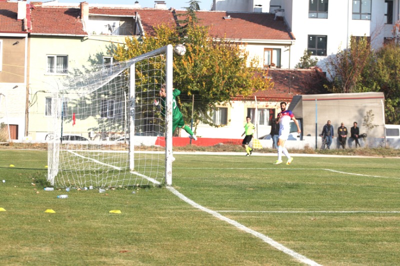 BARIŞ KAZER DİREĞE TAKILDI
