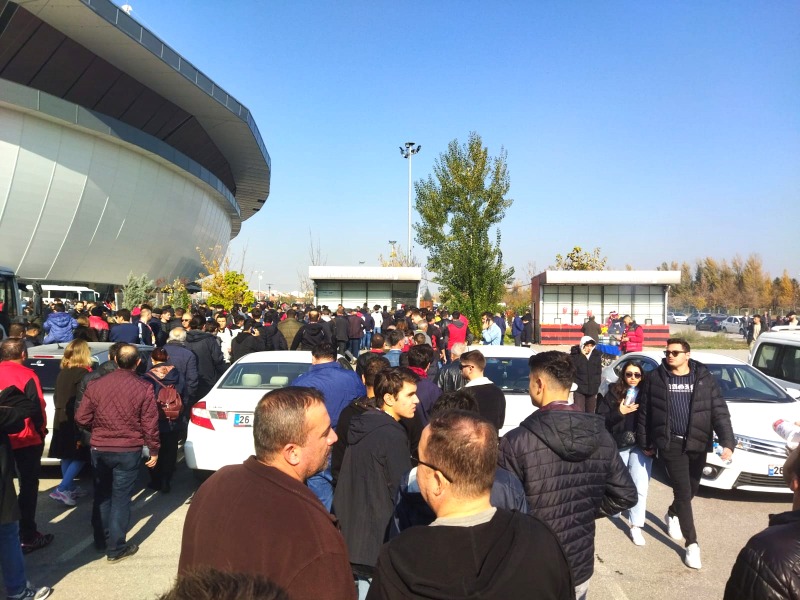 UZUN SÜRE BEKLEDİLER