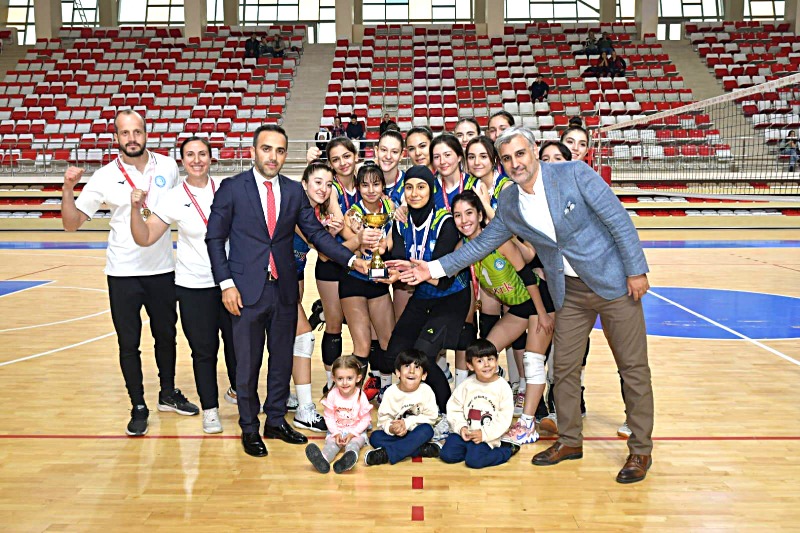 KUPALAR SAHİPLERİNE VERİLDİ