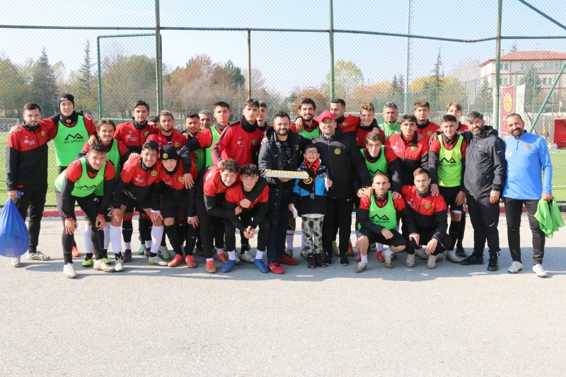 ŞİMŞEKLERİN ZİYARETÇİSİ VARDI
