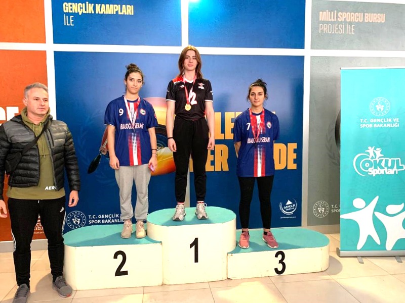 DEMİR BİLEKLER KAPIŞTI
