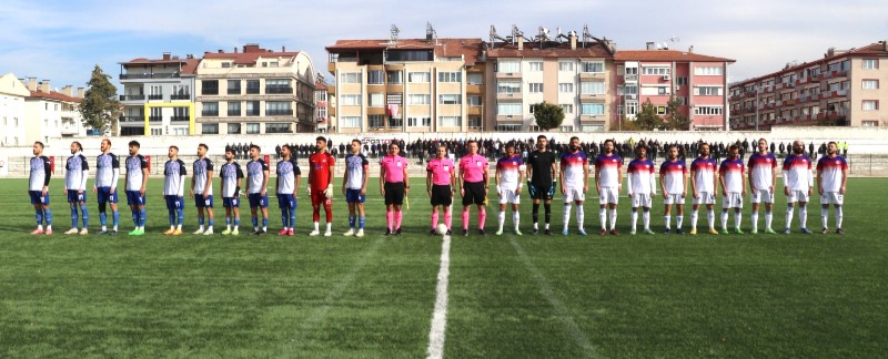 MEKANIN SAHİBİ BAŞ KÖŞEYE KURULDU