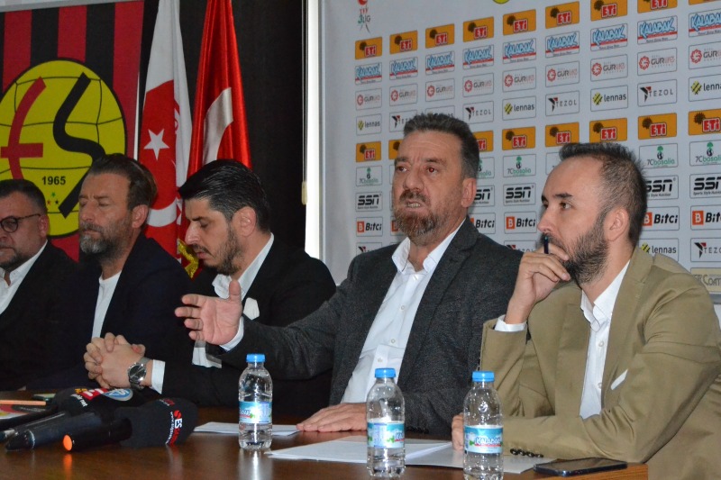 GÖZLER YÖNETİME ÇEVRİLDİ
