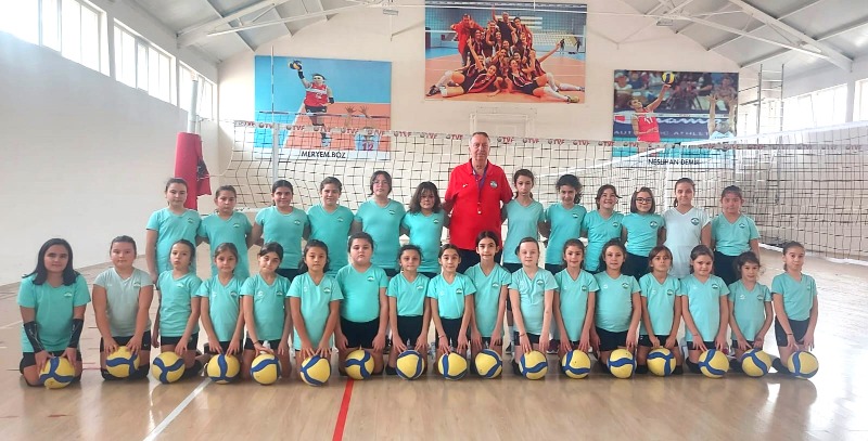 DSİ BENT KIZ VOLEYBOLDA  KIŞ BAŞKA GÜZEL GEÇİYOR