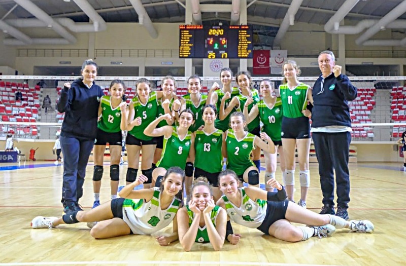 YARI FİNALDELER