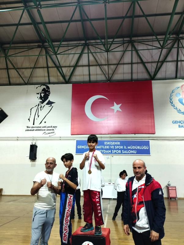 AY GİBİ PARLADILAR