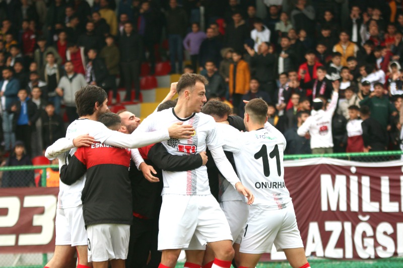 ES-ES ÜSTÜNLÜĞÜ KORUYAMADI (2-2)