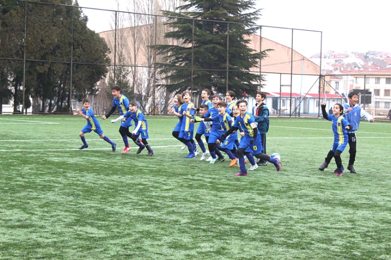 OKULLU KÜÇÜK KRAMPONLARIN  RESİTALİ GOLLÜ START ALDI
