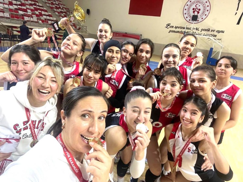 ŞEHİR KOLEJİ TARİH YAZDI