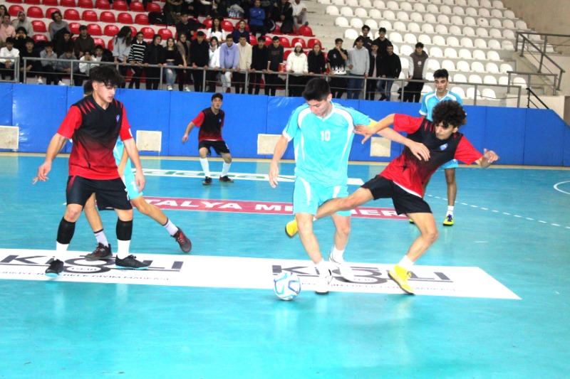 FUTSALDA TÜM MÜCADELE  SON 16YA KALMAK ADINA