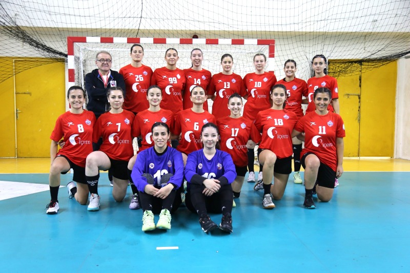 LİDERİ BEKLİYORLAR