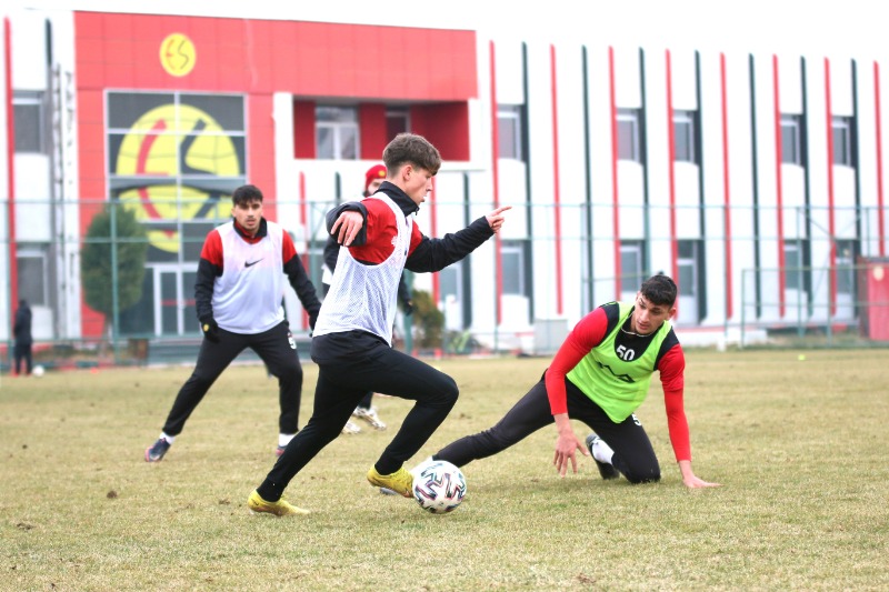 TEK ÇALIŞMAYA DEVAM