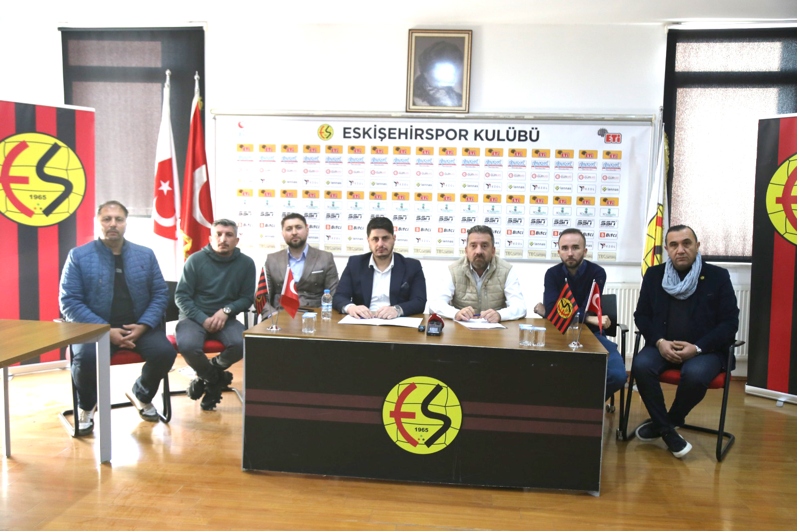 “KONGREDE ADAY DEĞİLİZ”