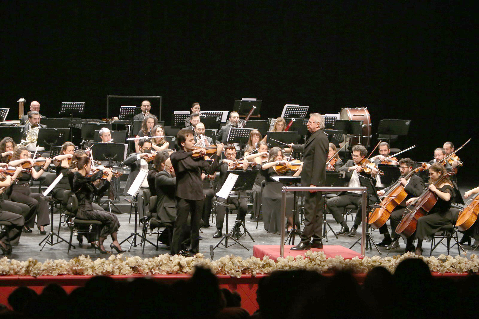 HER ŞEY SÜPERE SON BİLET İÇİN