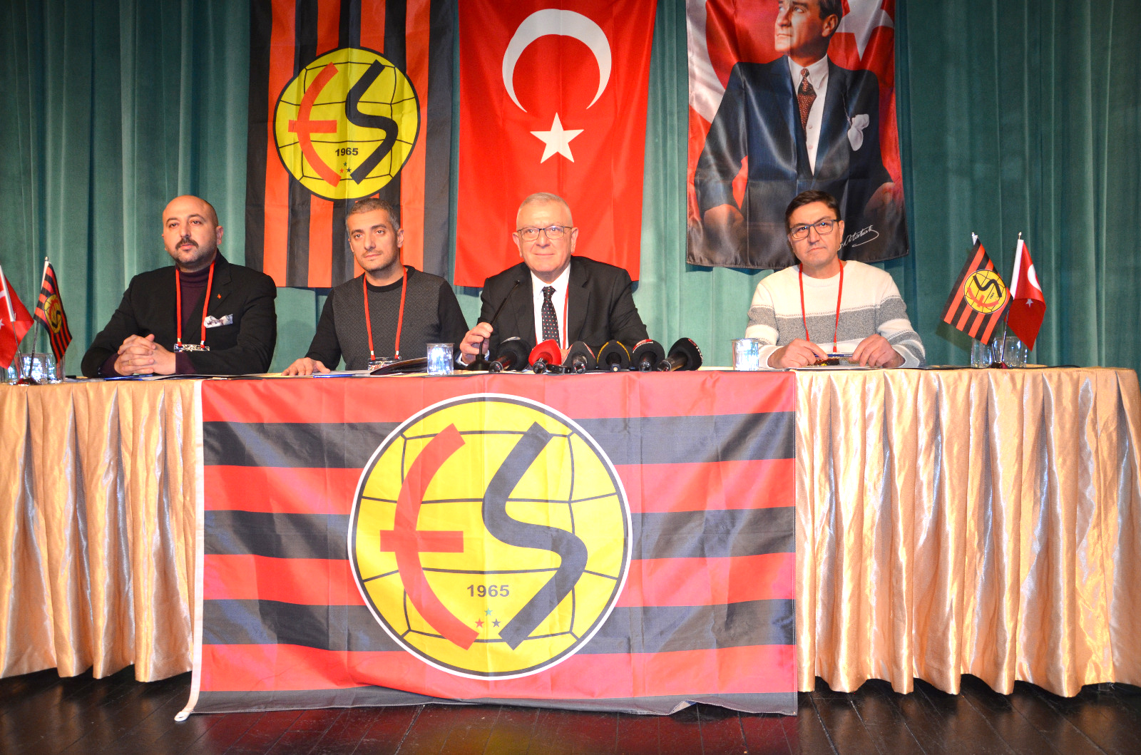 DİVAN BAŞKANI KESİKOĞLU