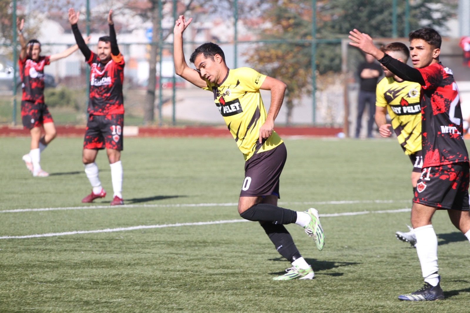 TAVSAMAZ VE ÖZKAYA DEMİRSPOR’DA