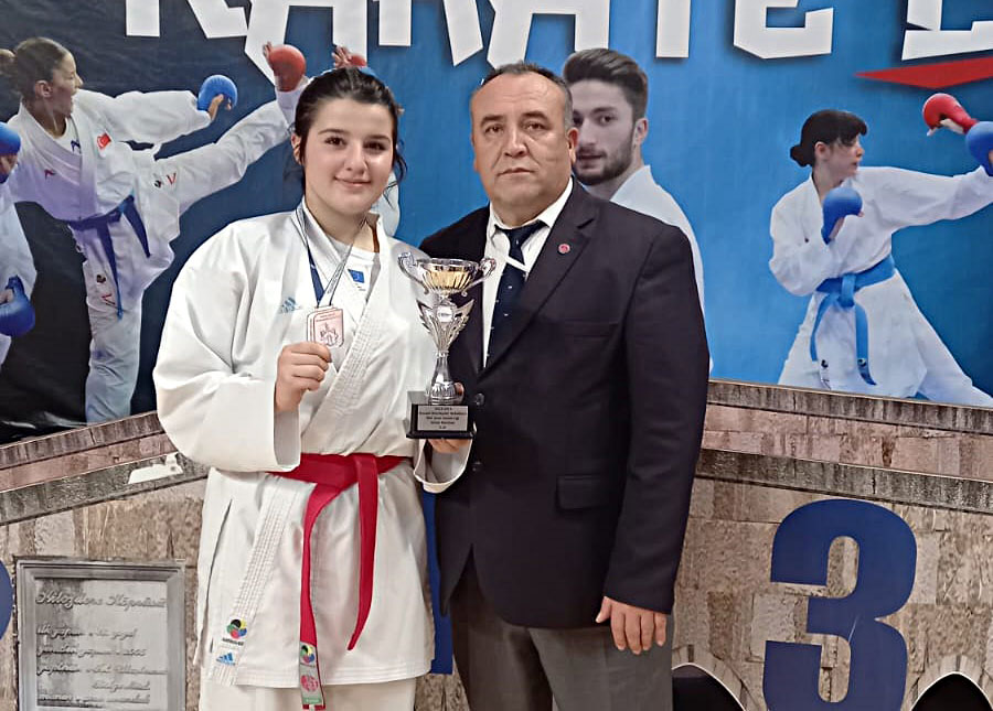 KARATECİLER MADALYALARI TOPLADI