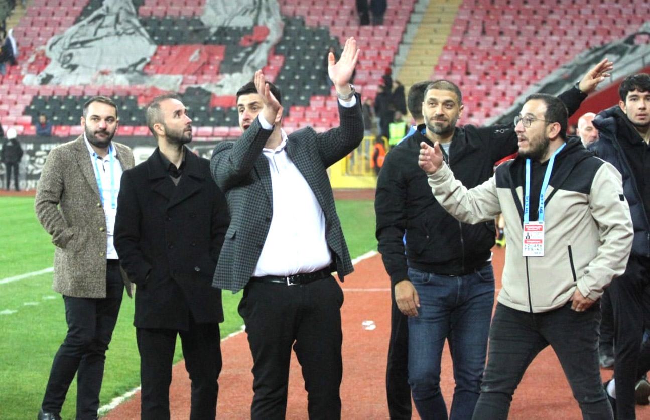 MERAKLI BEKLEYİŞ