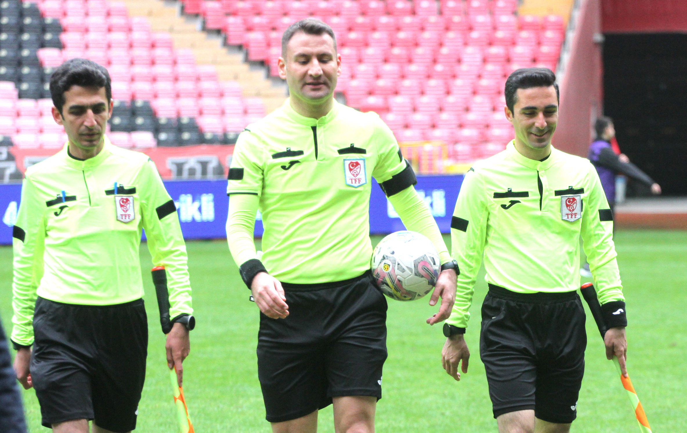 HAKEM ÇILDIRTTI