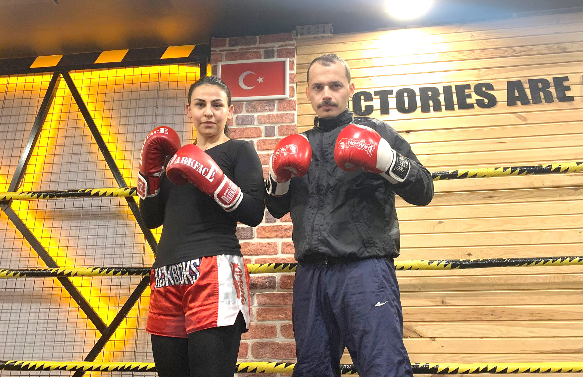 AYNI EVİ VE RİNGİ PAYLAŞIYORLAR