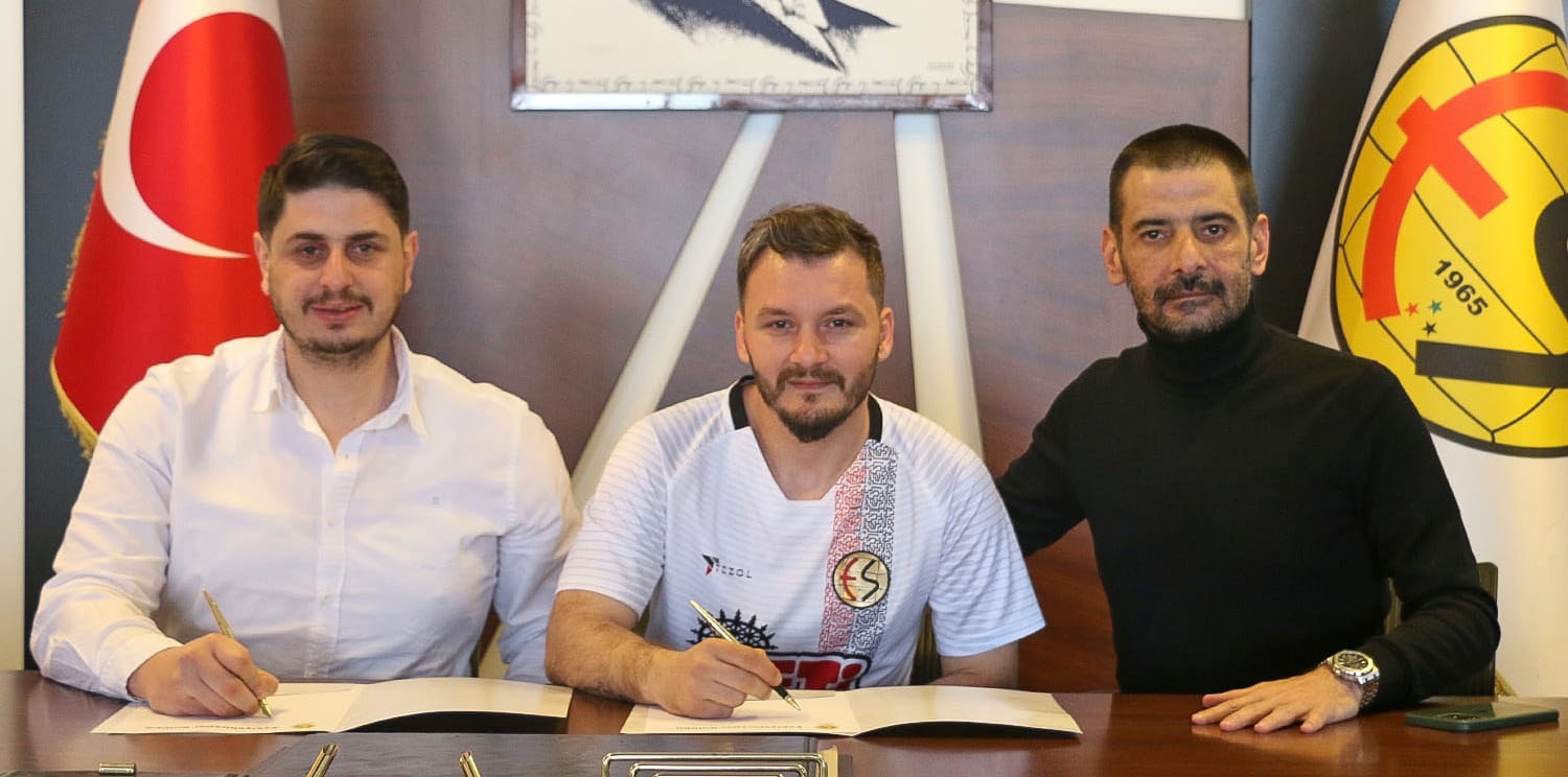 ES ES’TE İMZA ŞOVA DEVAM