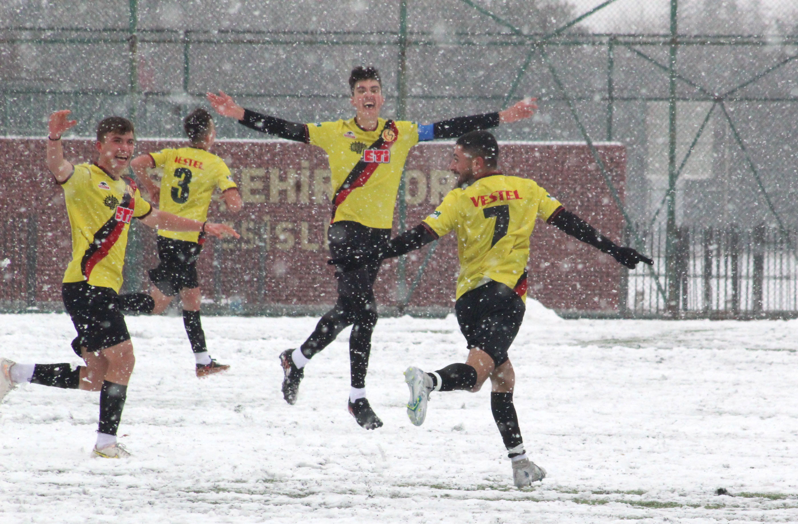 KAR BEYAZ GALİBİYET(2-0)