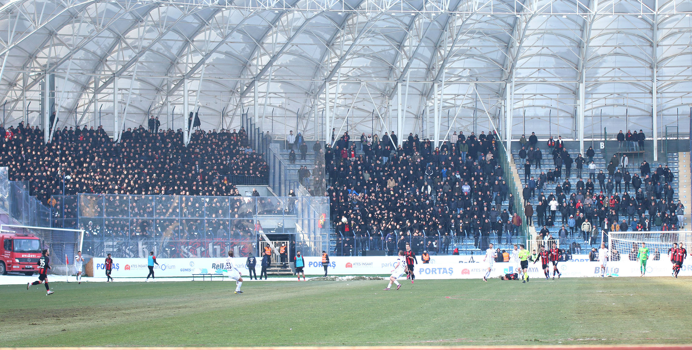 TRİBÜN YETMEDİ