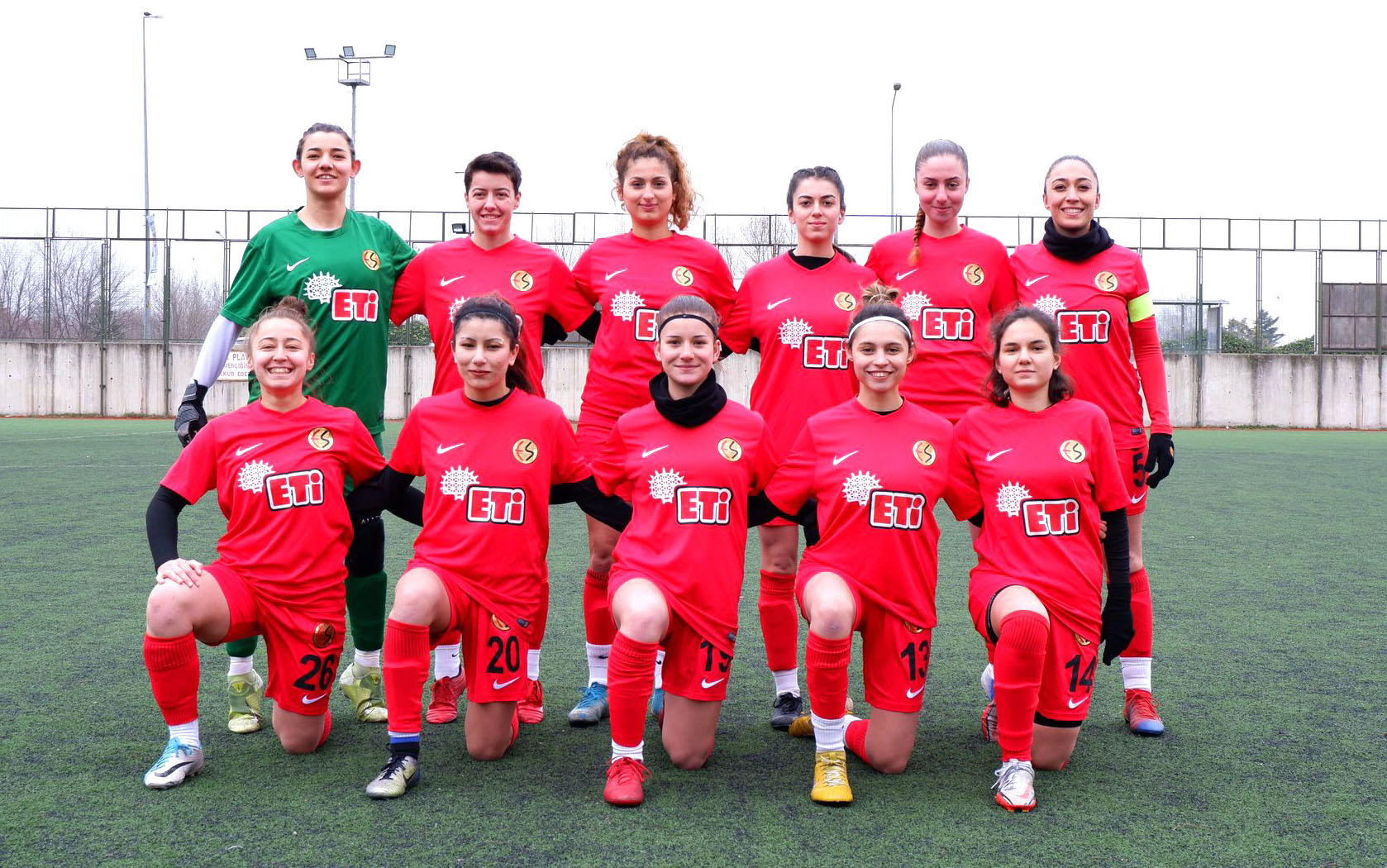 KADIN FUTBOLCULARDAN DESTEK